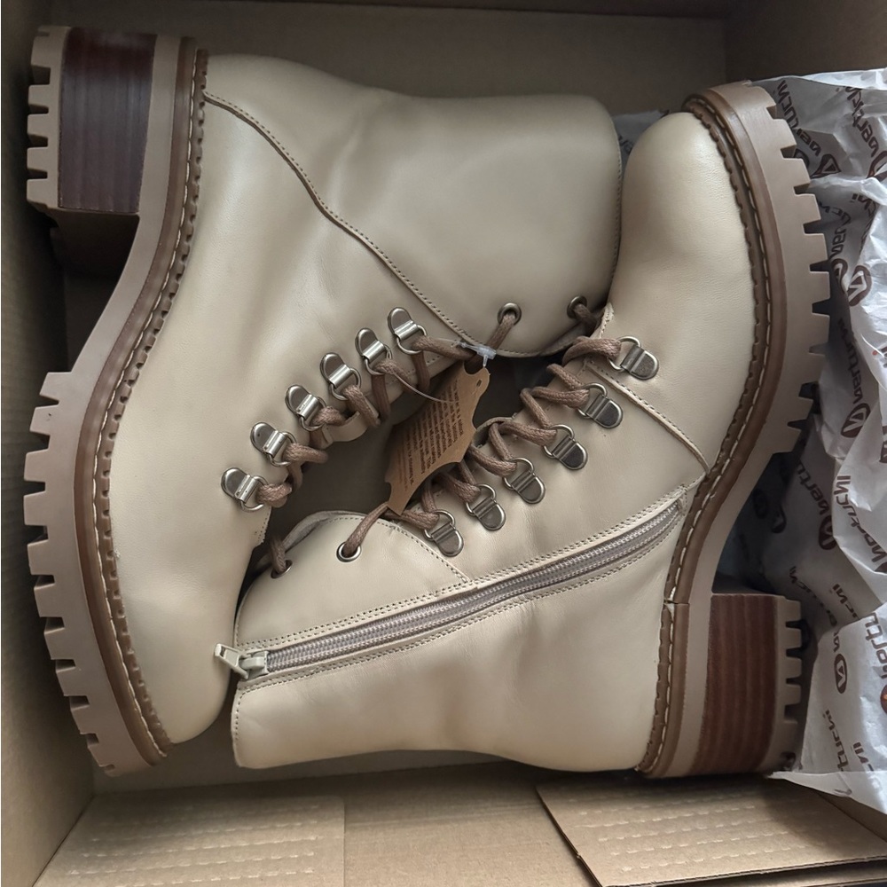 🎉LAST CHANCE🎉 BERTUCHI
Made In Spain‎ Leather Laced Up Boots